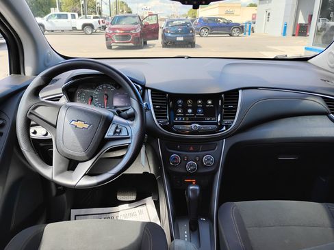Used 2018 Chevrolet Trax LS FWD image 15