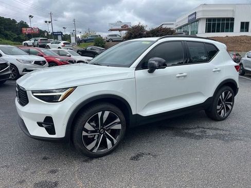 New 2025 Volvo XC40 B5 Plus w/ Protection Package Premier AWD/4WD image 2