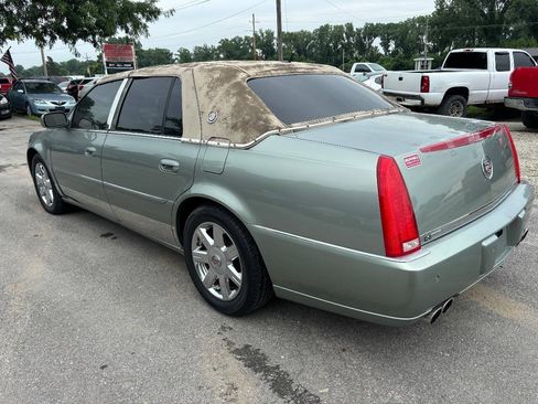 Used 2006 Cadillac DTS w/ Trunk Convenience Package FWD image 9