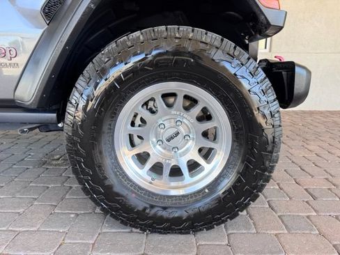 Used 2021 Jeep Wrangler Unlimited Rubicon AWD/4WD image 23