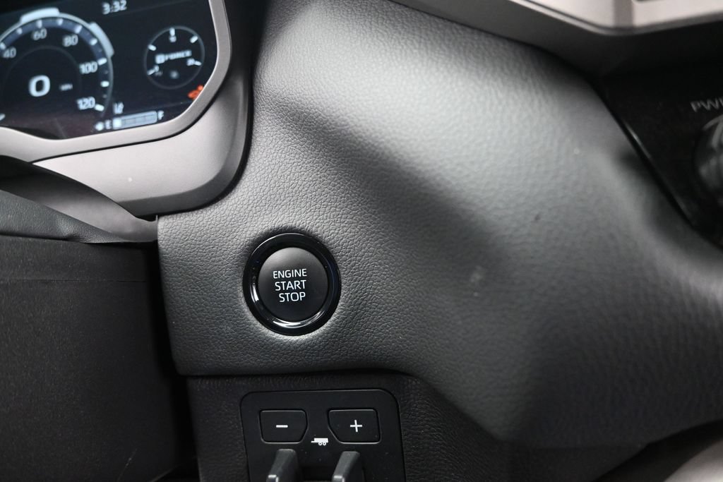Used 2026 Toyota Tundra Limited AWD/4WD image 21