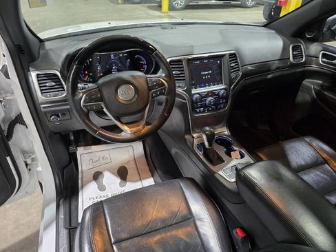 Used 2018 Jeep Grand Cherokee Overland AWD/4WD image 31