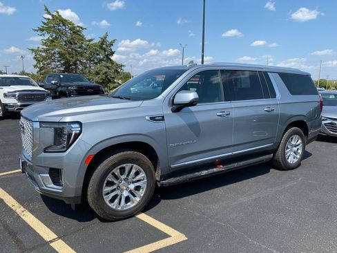 Used 2024 GMC Yukon XL Denali AWD/4WD image 3