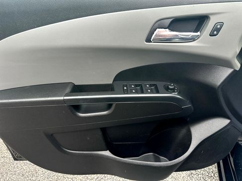 Used 2015 Chevrolet Sonic LT image 15