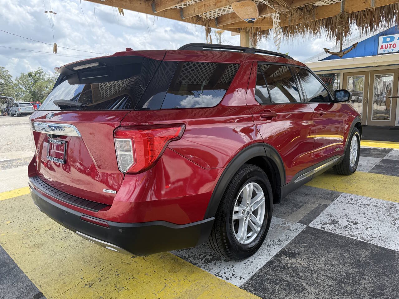 Used 2020 Ford Explorer XLT w/ Equipment Group 202A RWD image 5