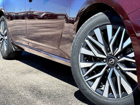 Used 2025 Nissan Altima 2.5 SV image 2