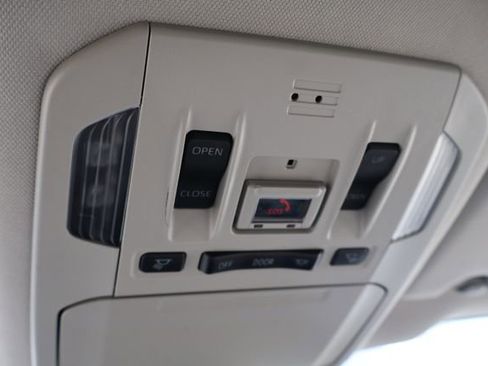 Used 2022 Toyota Highlander XLE image 19