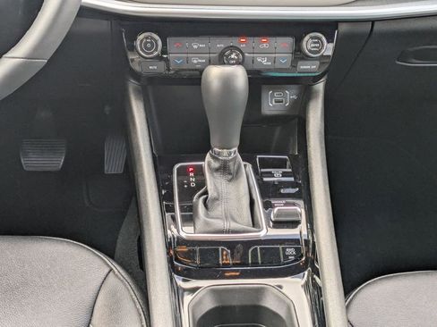 Used 2025 Jeep Compass Limited image 19