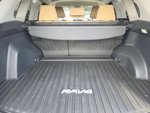 Certified 2025 Toyota RAV4 LE AWD/4WD image 11