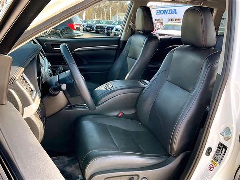 Used 2019 Toyota Highlander Limited image 8