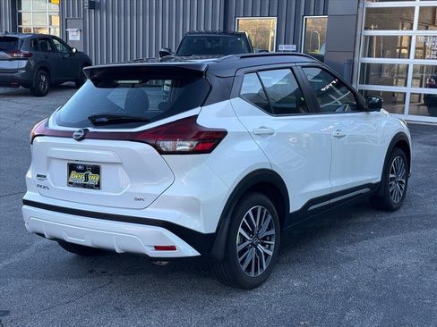 Certified 2024 Nissan Kicks SR image 3