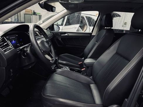 Used 2023 Volkswagen Tiguan SE w/ Panoramic Sunroof Package AWD/4WD image 18