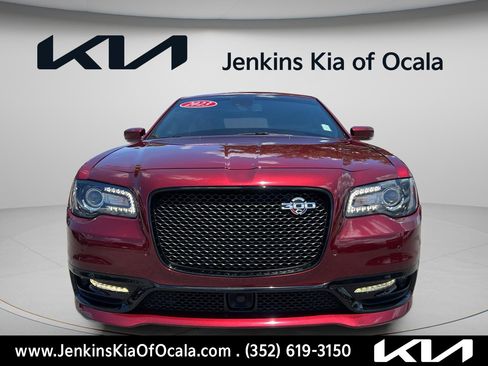 Used 2023 Chrysler 300 C RWD image 8