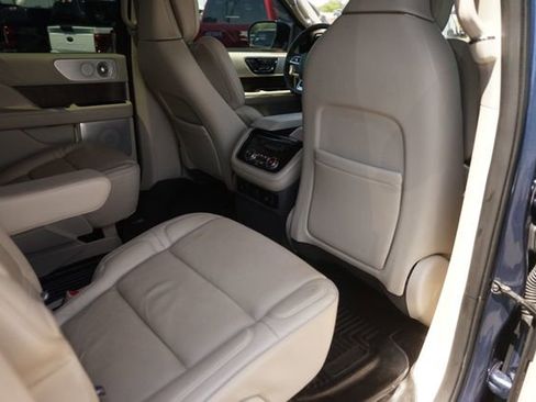 Used 2019 Lincoln Navigator Reserve AWD/4WD image 17