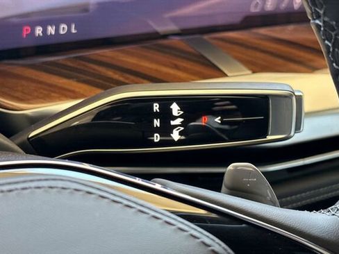 New 2026 Cadillac Escalade Platinum Luxury w/ LPO, Floor Liner Package AWD/4WD image 24