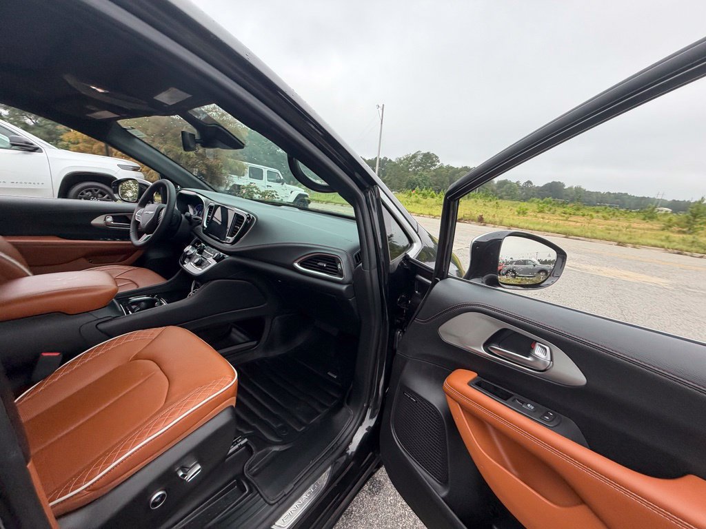 Used 2024 Chrysler Pacifica Pinnacle FWD image 38