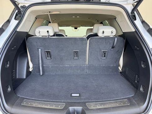 Used 2024 Buick Enclave Essence w/ Sound and Sites Package image 8