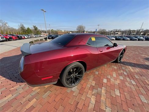 Used 2018 Dodge Challenger SXT w/ Blacktop Package image 19