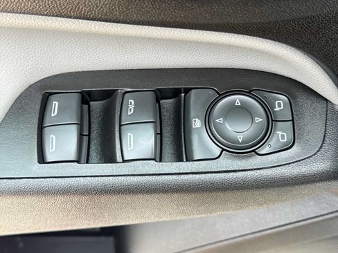 Used 2020 Chevrolet Equinox LS FWD image 16