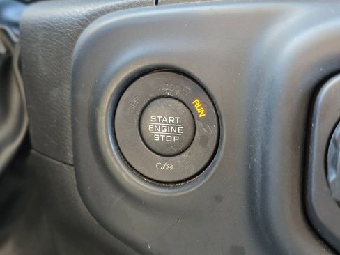 Used 2023 Jeep Wrangler Unlimited image 35