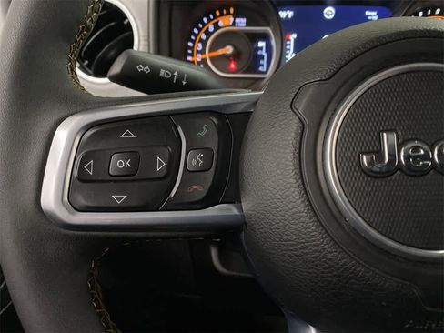 Used 2025 Jeep Wrangler Sahara image 20