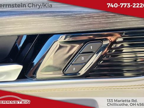 Used 2024 Jeep Wagoneer L Series II w/ Flexible Seating Group AWD/4WD image 13