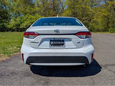 Used 2022 Toyota Corolla LE FWD image 6