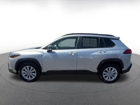 Used 2025 Toyota Corolla Cross LE FWD image 9