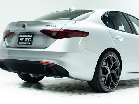 Used 2019 Alfa Romeo Giulia w/ Nero Edizione RWD image 14