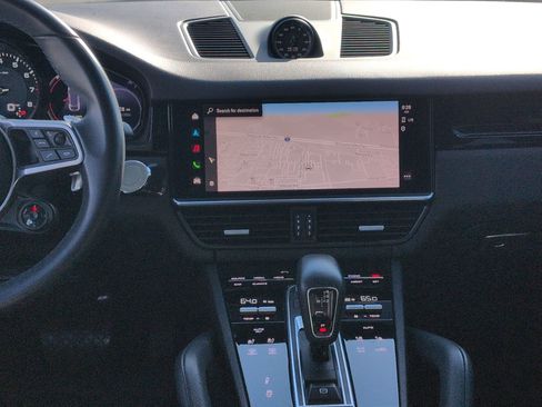 Used 2022 Porsche Cayenne Coupe image 28