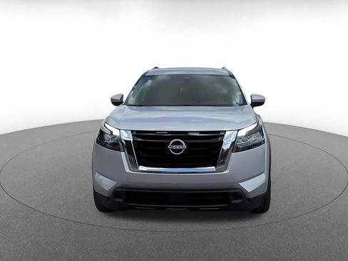 Used 2025 Nissan Pathfinder SV FWD image 4