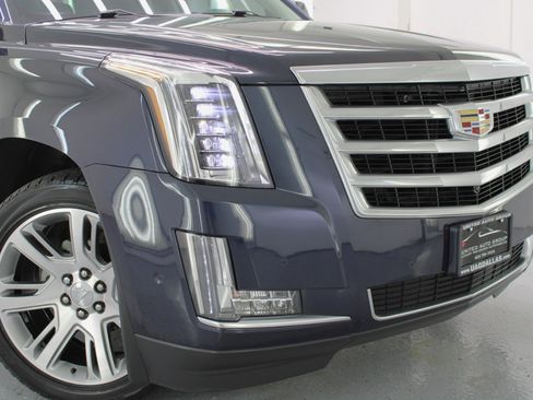 Used 2018 Cadillac Escalade Luxury image 22