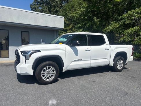 Used 2022 Toyota Tundra SR5 w/ SR5 Premium Package AWD/4WD image 2