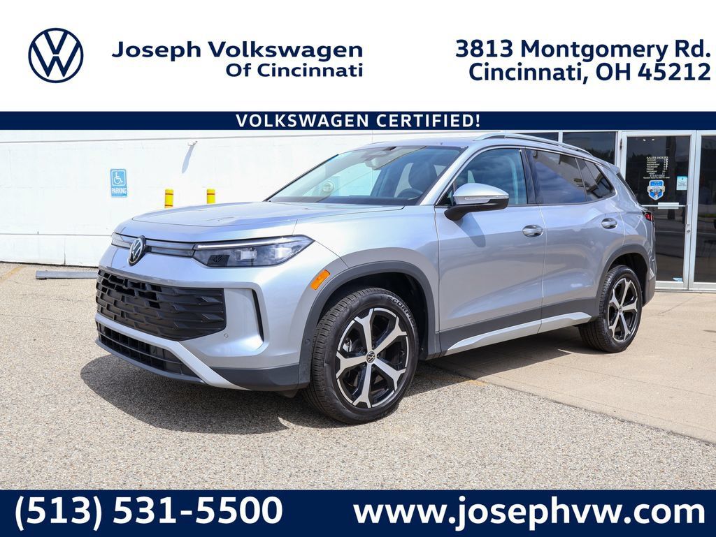 Certified 2025 Volkswagen Tiguan SE w/ Panoramic Sunroof Package AWD/4WD image 1
