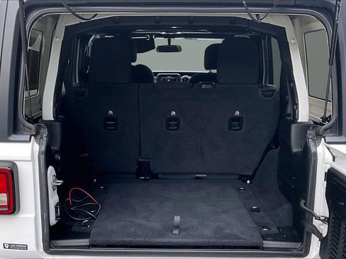 Certified 2020 Jeep Wrangler Unlimited Sahara image 25