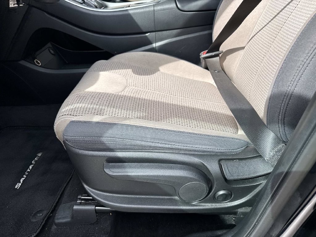 Used 2022 Hyundai Santa Fe SE FWD image 22