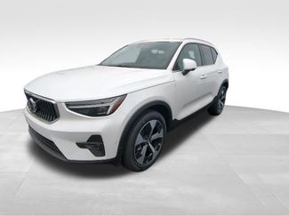 New 2025 Volvo XC40 B5 Plus w/ Protection Package Premier video 1