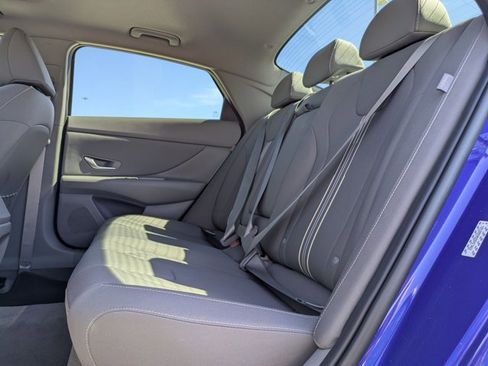 Used 2024 Hyundai Elantra SEL w/ Convenience Package FWD image 18