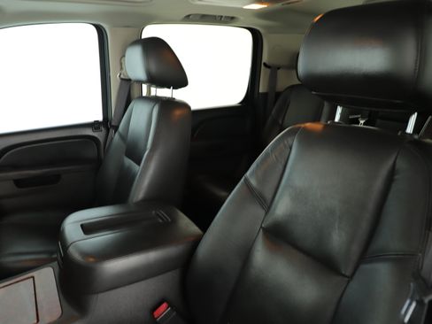 Used 2011 Chevrolet Suburban LTZ AWD/4WD image 16