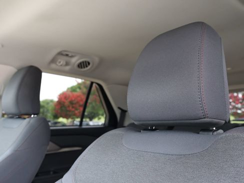Used 2025 Ford Explorer Active RWD image 16