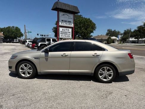 Used 2018 Ford Taurus SE FWD image 8