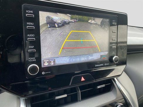 Used 2022 Toyota Venza LE image 13