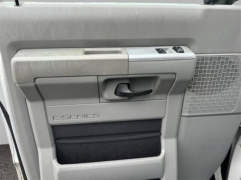 Used 2011 Ford E-350 and Econoline 350 XLT image 16