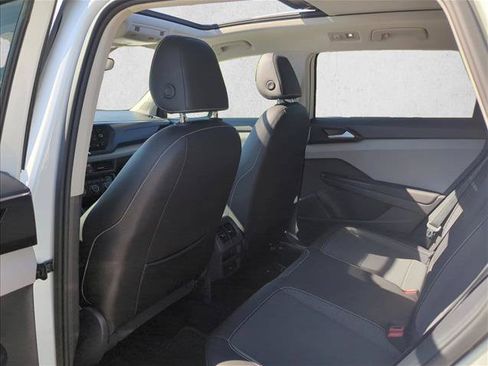 Used 2023 Volkswagen Taos SE w/ Panoramic Sunroof Package FWD image 16
