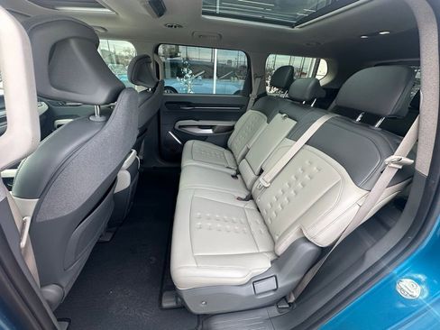 Used 2025 Kia EV9 Wind image 19