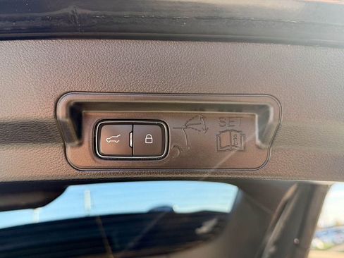 Used 2021 Ford Explorer Platinum w/ Equipment Group 601A AWD/4WD image 18