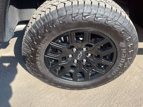 Used 2024 Chevrolet Colorado Trail Boss w/ Technology Package image 20