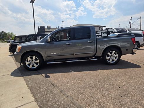 Used 2014 Nissan Titan SL w/ SL Moonroof Package RWD image 6