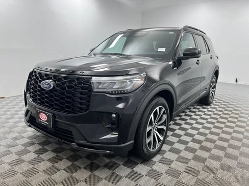 Used 2025 Ford Explorer ST-Line w/ Premium Package AWD/4WD image 2