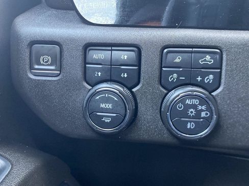 Used 2023 Chevrolet Silverado 1500 High Country w/ High Country Premium Package AWD/4WD image 21
